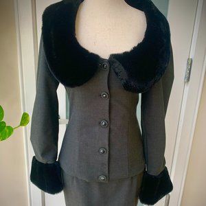 Dress like Barbie! Retro classy 2-piece suit with blazer and skirt. Small.